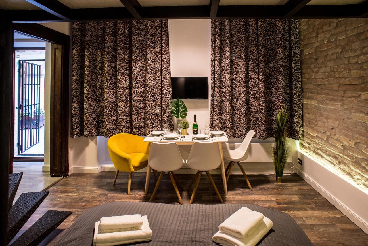 Very Stylish And Fresh Studio Home In The Center Budapest Eksteriør billede